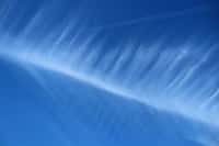 Un bel exemple de nuage en forme de colonne vertébrale pris en photo en Angleterre en 2018. © Jon Veitch